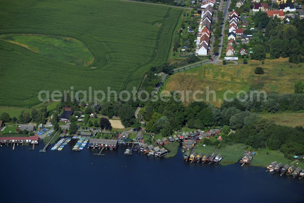 Aerial photograph Güstrow - Riparian areas on the lake area of the Inselsee with piers in Guestrow in the state Mecklenburg - Western Pomerania