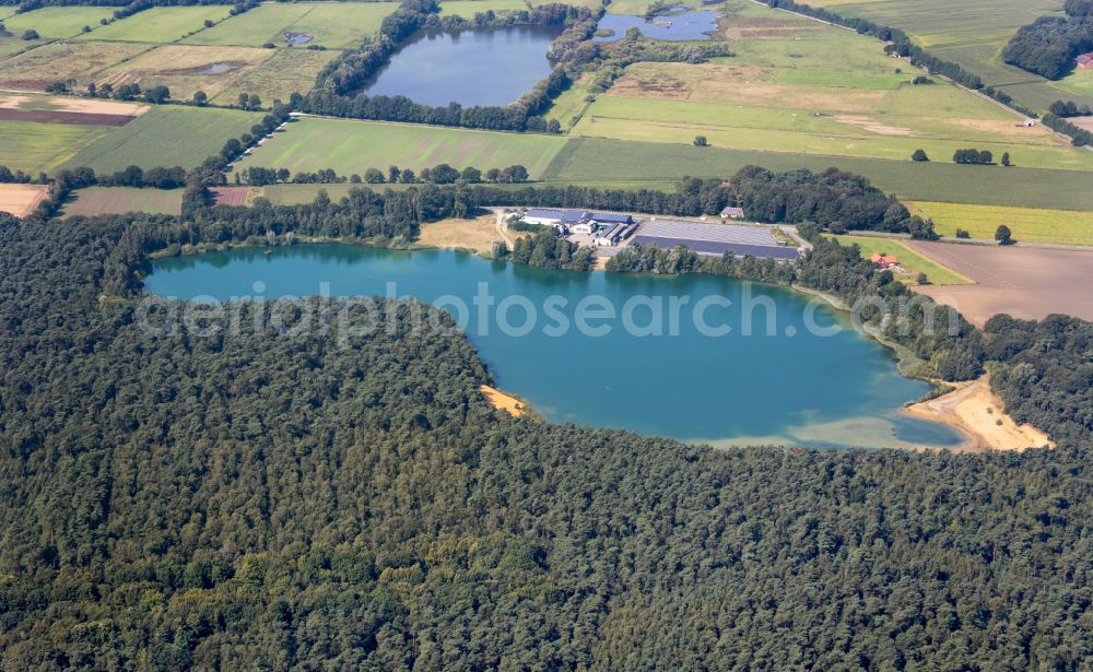 Coesfeld from the bird's eye view: Riparian areas on the lake area of Kalkisee on street Stevede in Coesfeld in the state North Rhine-Westphalia, Germany