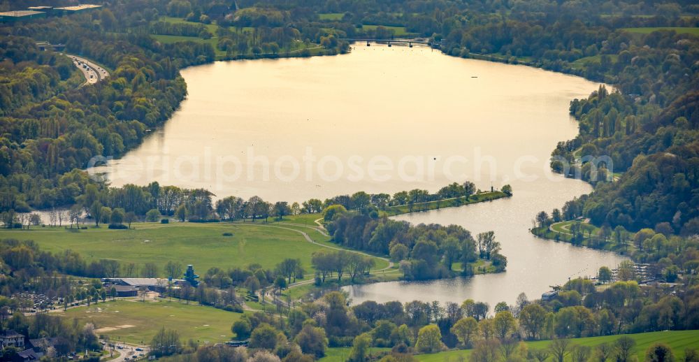 Aerial photograph Bochum - riparian areas on the lake area of Kemnader See in Bochum in the state North Rhine-Westphalia, Germany