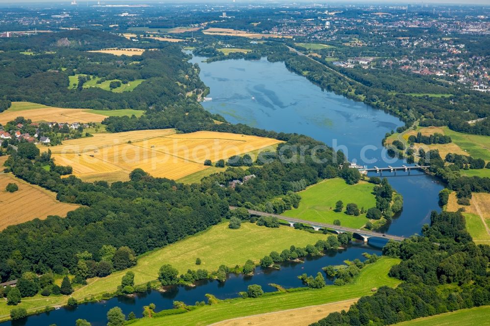 Herbede from the bird's eye view: Riparian areas on the lake area of Kemnader See in Herbede in the state North Rhine-Westphalia