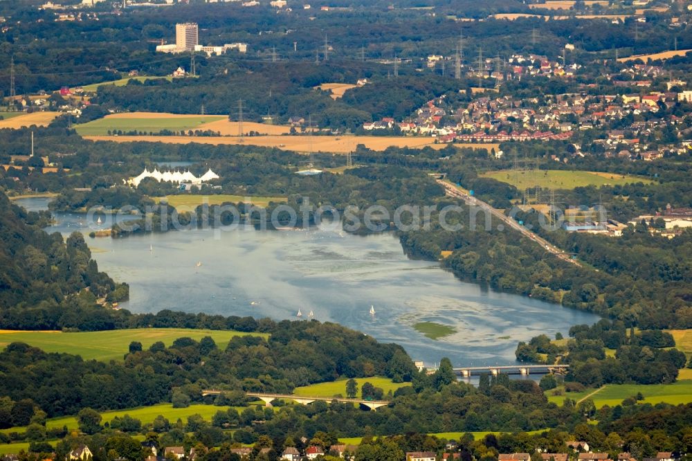 Herbede from the bird's eye view: Riparian areas on the lake area of Kemnader See in Herbede in the state North Rhine-Westphalia