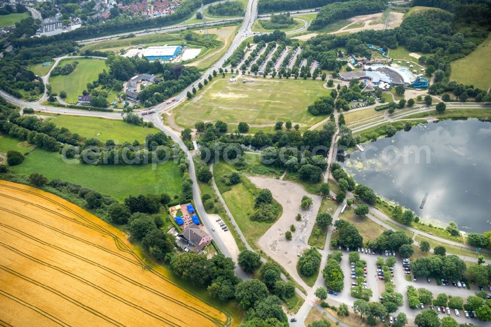 Bochum from the bird's eye view: Riparian areas on the lake area of Kemnader See - Oelbach in Bochum in the state North Rhine-Westphalia, Germany