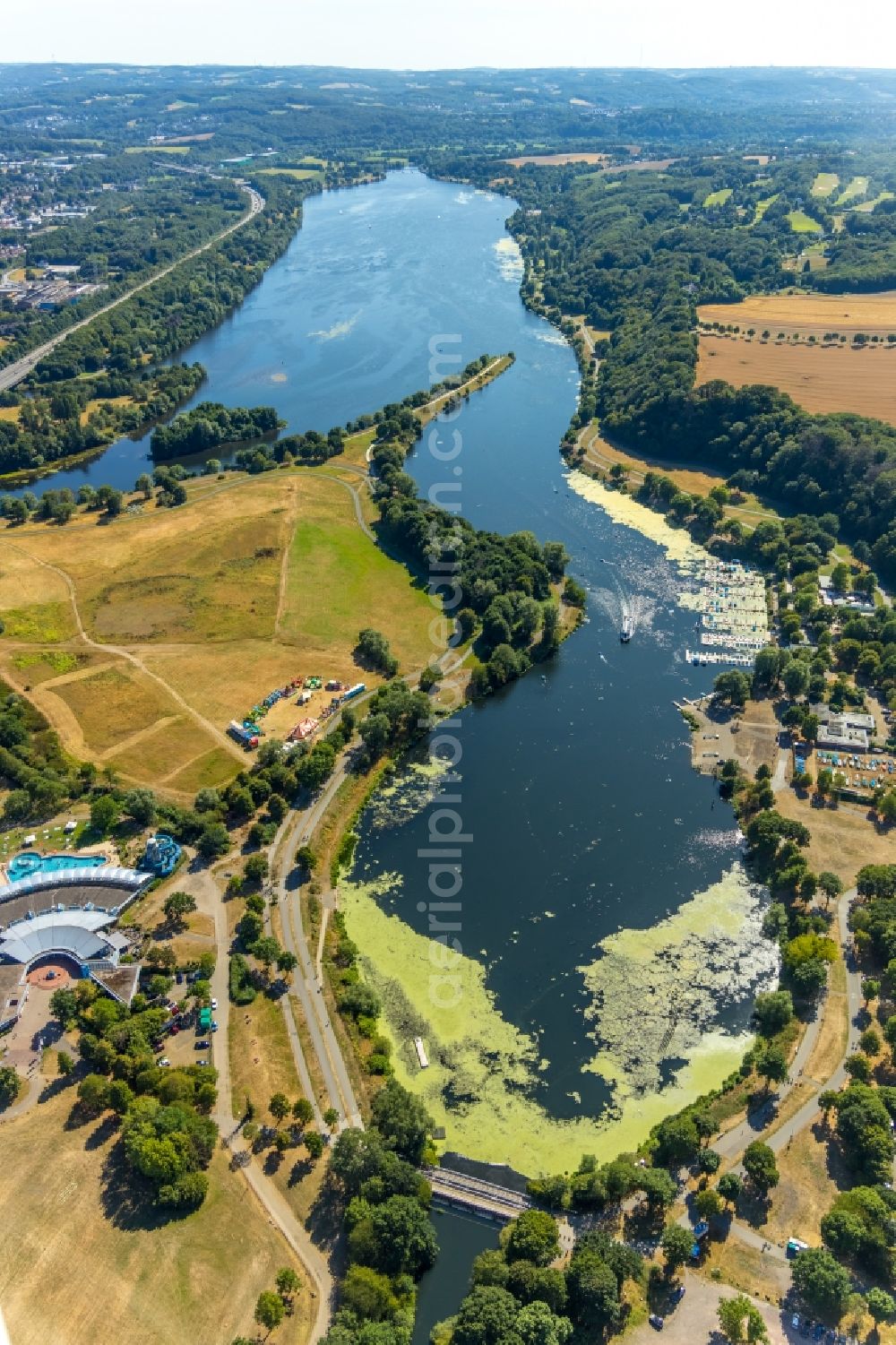 Aerial photograph Witten - Riparian areas on the lake area of Kemnader See and of Oelbach in Witten in the state North Rhine-Westphalia, Germany