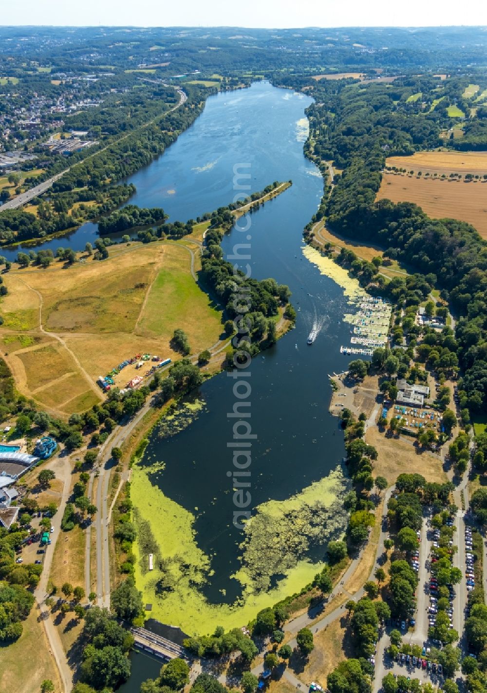 Witten from above - Riparian areas on the lake area of Kemnader See and of Oelbach in Witten in the state North Rhine-Westphalia, Germany