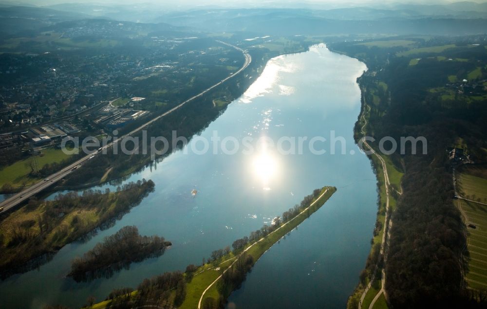 Witten from the bird's eye view: Riparian areas on the lake area of Kemnader See in Witten in the state North Rhine-Westphalia