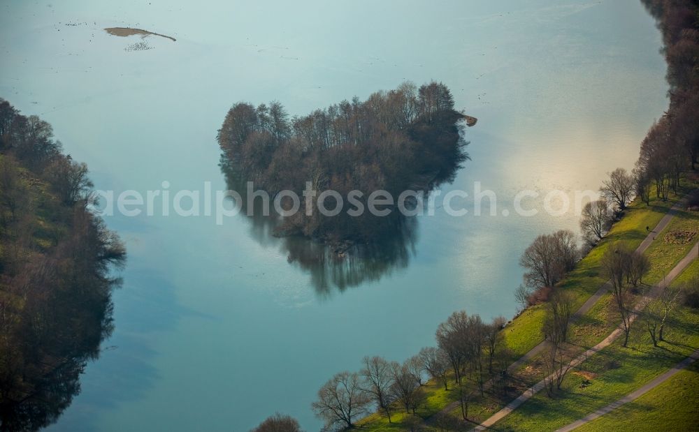 Witten from above - Riparian areas on the lake area of Kemnader See in Witten in the state North Rhine-Westphalia