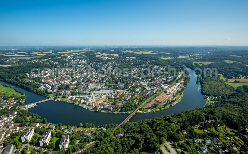 Aerial image Essen - Riparian areas on the lake area of Kettwiger See in Essen in the state North Rhine-Westphalia. Also shown the bridge of the Ringstrasse, a rail bridge and the ferry