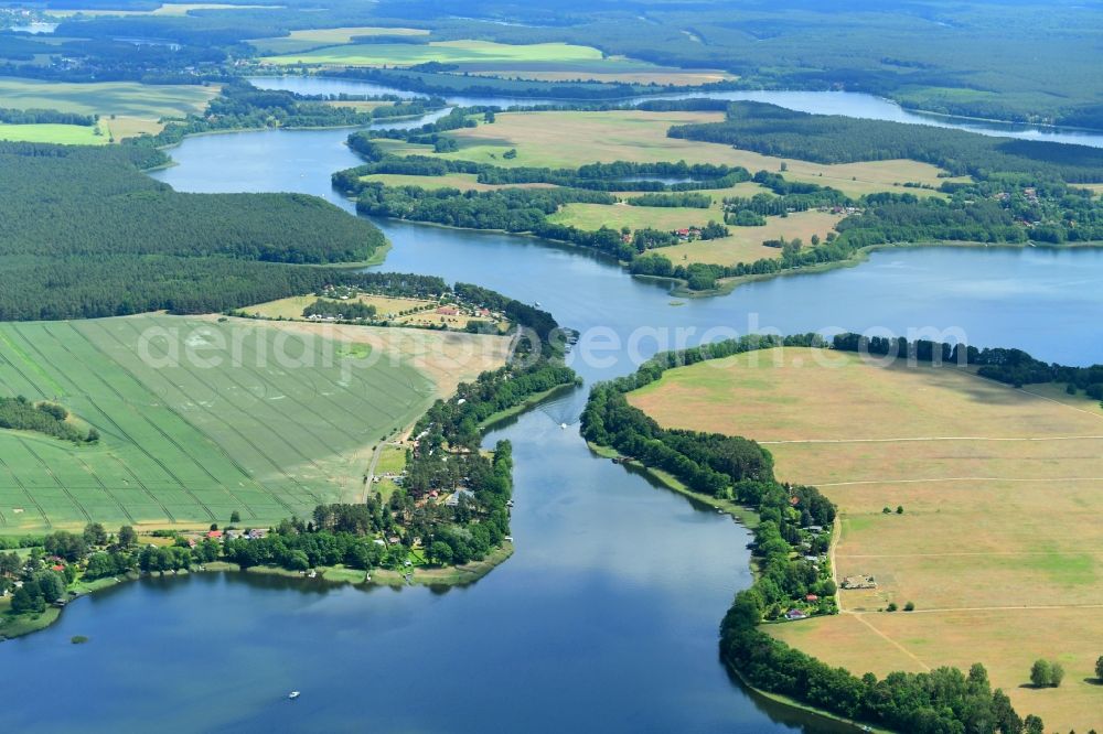 Aerial photograph Kleinzerlang - Riparian areas on the lake area of Kleiner Paelitzsee in Kleinzerlang in the state Brandenburg, Germany