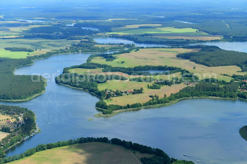 Kleinzerlang from the bird's eye view: Riparian areas on the lake area of Kleiner Paelitzsee in Kleinzerlang in the state Brandenburg, Germany