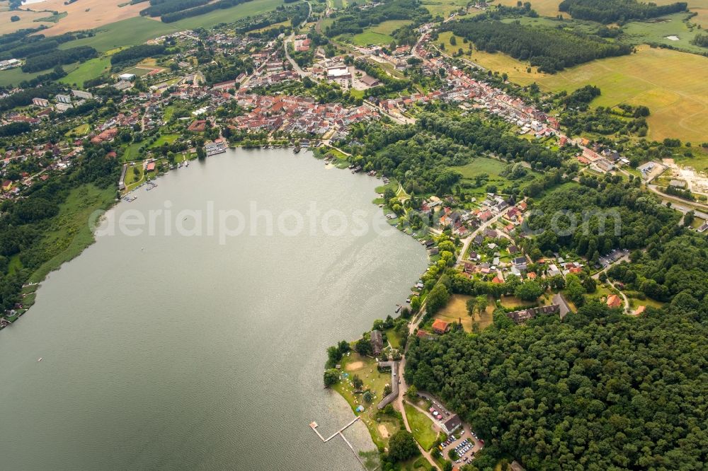 Aerial photograph Krakow am See - Riparian areas on the lake area of Krakower See in Krakow am See in the state Mecklenburg - Western Pomerania