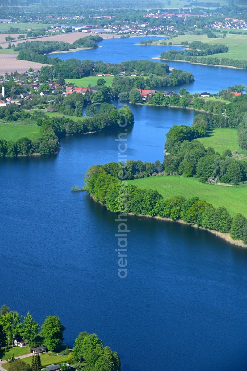 Hammer from the bird's eye view: Riparian areas at the lake area of a??a??the Kuhpanzsee in Hammer in the state Brandenburg, Germany