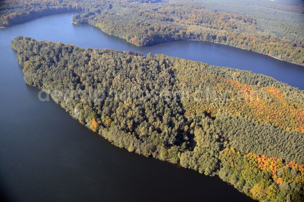 Wandlitz from above - Riparian areas on the lake area of Liepnitzsee around the Island Grosser Werder in Wandlitz in the state Brandenburg