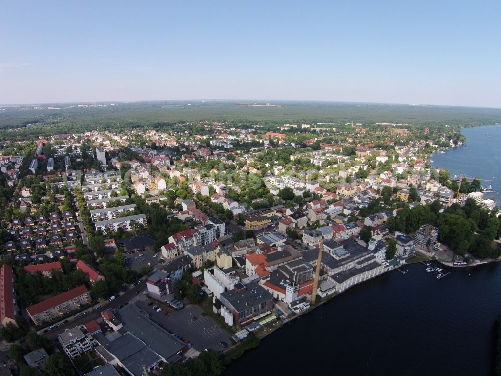 Aerial photograph Berlin - Riparian areas on the lake area of Mueggelsee on Mueggelspree destrict Friedrichshagen in Berlin