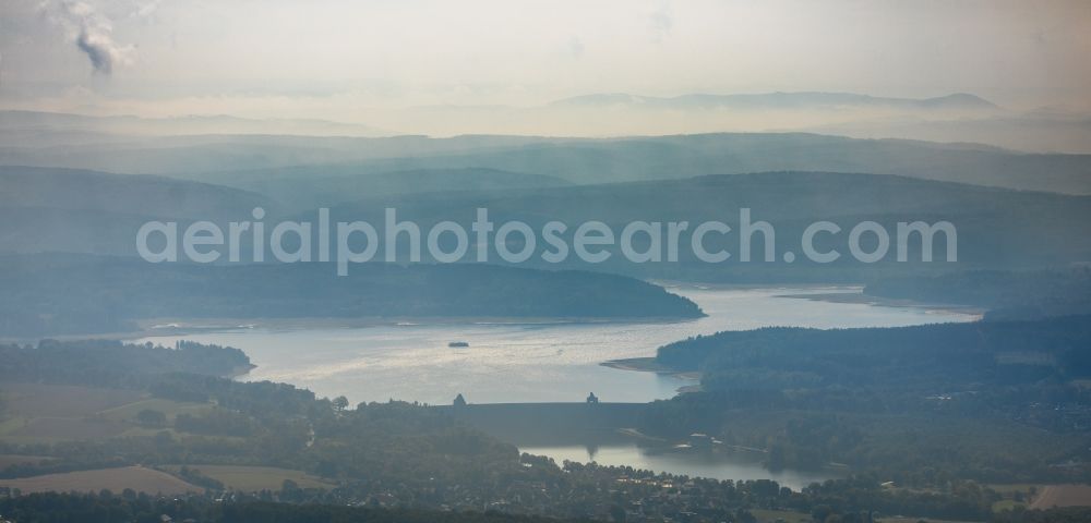 Aerial image Möhnesee - Riparian areas on the lake area of Moehnesee in Moehnesee in the state North Rhine-Westphalia, Germany