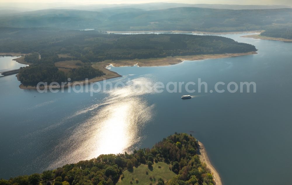 Möhnesee from the bird's eye view: Riparian areas on the lake area of Moehnesee in Moehnesee in the state North Rhine-Westphalia, Germany