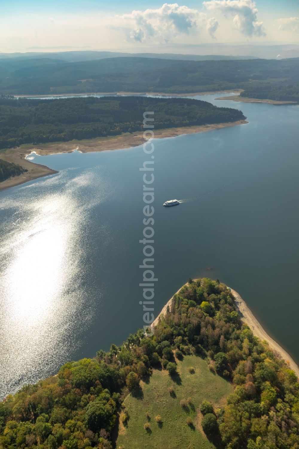 Möhnesee from above - Riparian areas on the lake area of Moehnesee in Moehnesee in the state North Rhine-Westphalia, Germany