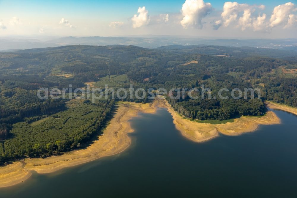 Möhnesee from the bird's eye view: Riparian areas on the lake area of Moehnesee in Moehnesee in the state North Rhine-Westphalia, Germany