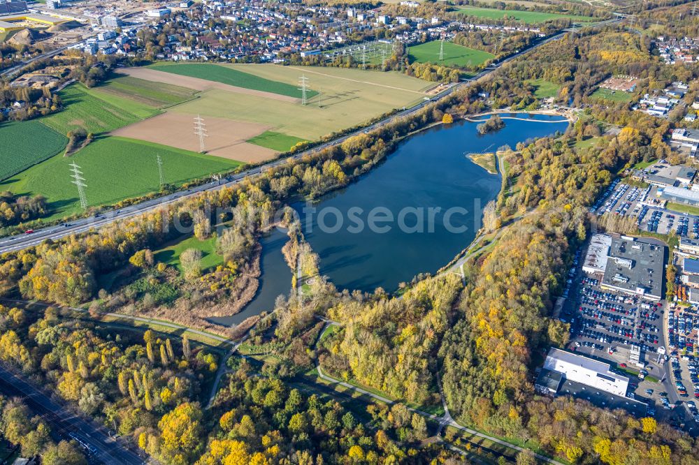 Aerial image Bochum - riparian areas on the lake area of Uemminger See in Bochum in the state North Rhine-Westphalia, Germany