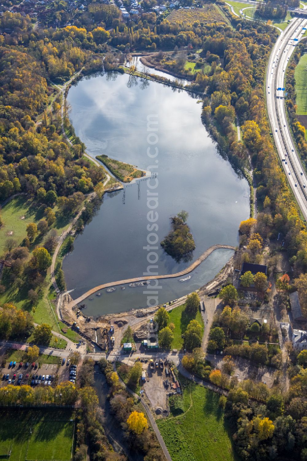 Aerial photograph Bochum - Riparian areas on the lake area of Uemminger See in Bochum in the state North Rhine-Westphalia, Germany