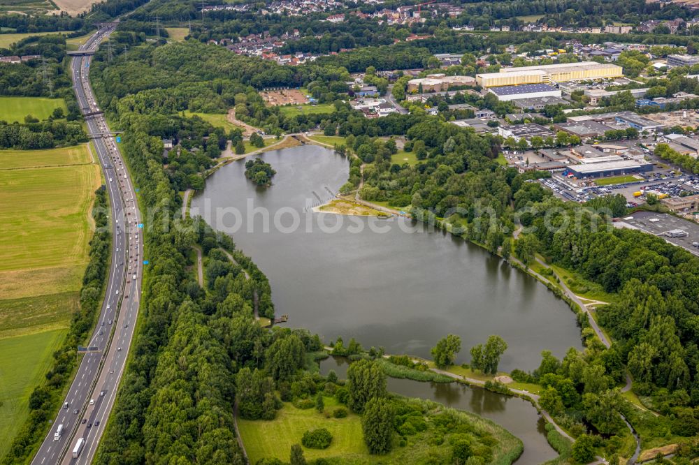 Bochum from above - riparian areas on the lake area of Uemminger See in Bochum in the state North Rhine-Westphalia, Germany