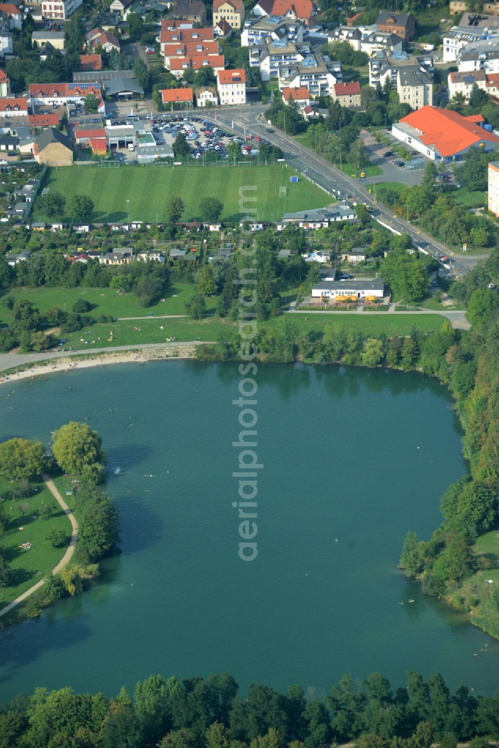 Aerial photograph Leipzig - Riparian areas on the lake area of Nature bath Northeast (Bagger) in Leipzig in the state of Saxony. The lake was created through a former gravel pit and mining location