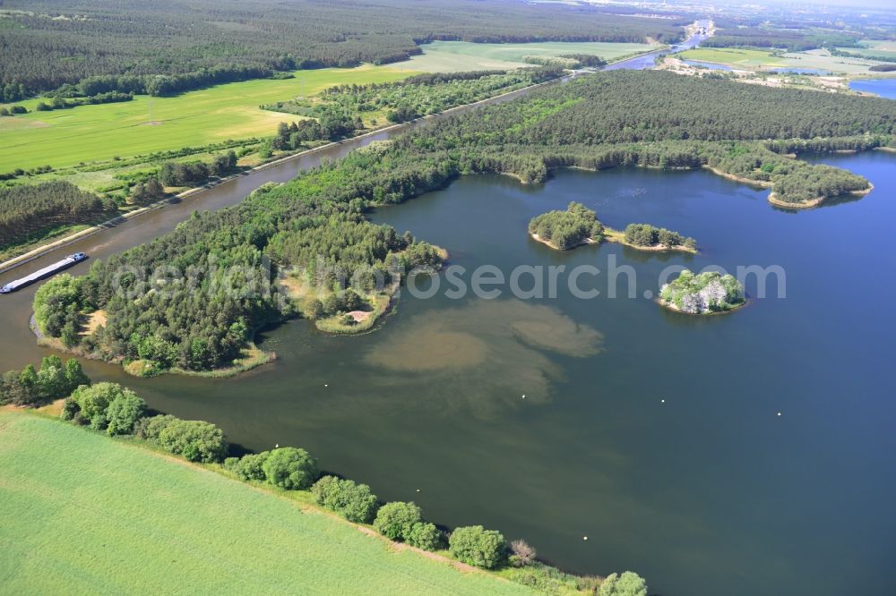 Niegripp from the bird's eye view: Riparian areas on the lake area in Niegripp in the state Saxony-Anhalt