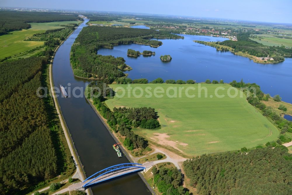 Niegripp from the bird's eye view: Riparian areas on the lake area in Niegripp in the state Saxony-Anhalt