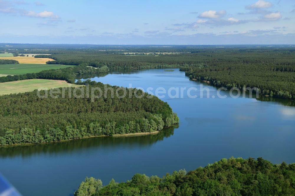 Aerial photograph Karnzow - Riparian areas on the lake area of Obersee in a forest area in the district Drewen in Karnzow in the state Brandenburg, Germany