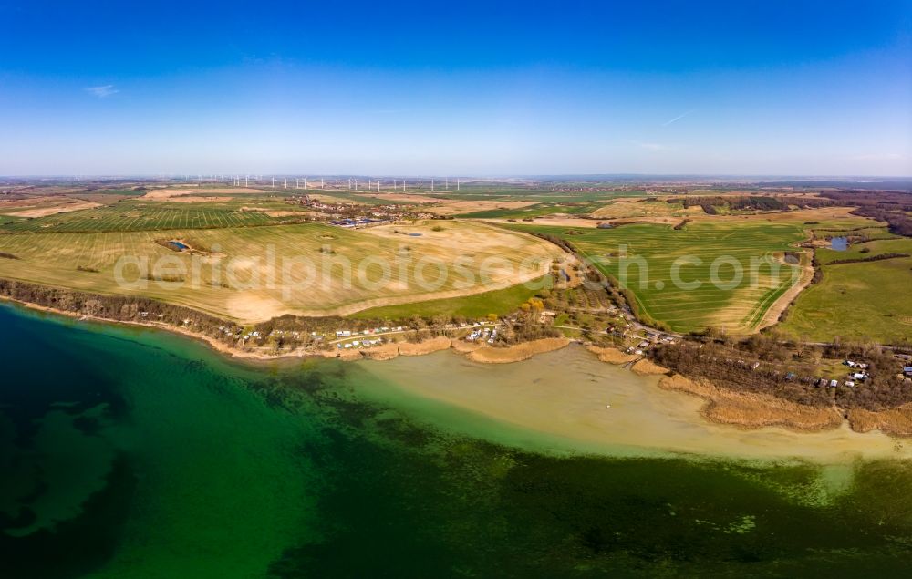 Parsteinsee from the bird's eye view: Riparian areas on the lake area of Parsteiner See in Parsteinsee in the state Brandenburg, Germany