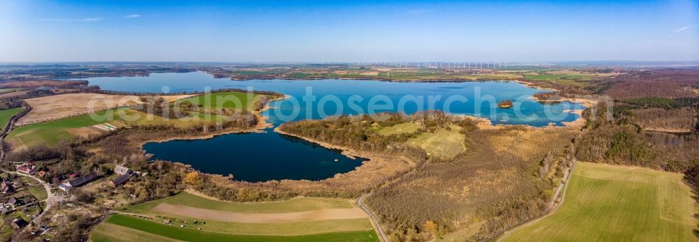 Parsteinsee from the bird's eye view: Riparian areas on the lake area of Parsteiner See in Parsteinsee in the state Brandenburg, Germany