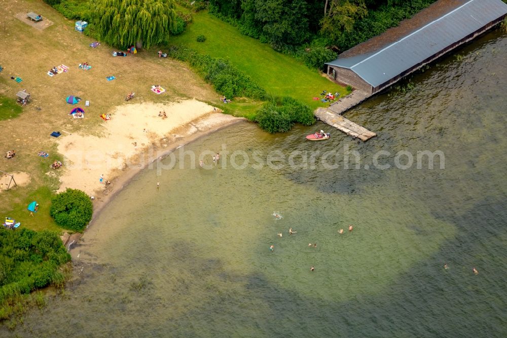 Plau am See from the bird's eye view: Riparian areas on the lake area of Plauer See in Plau am See in the state Mecklenburg - Western Pomerania