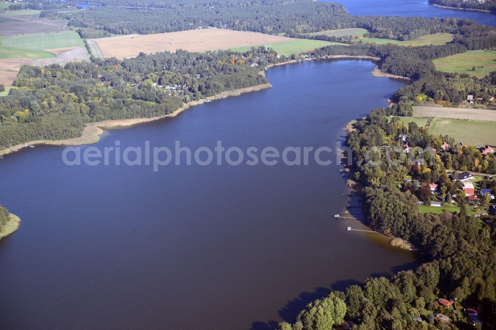 Rahmer See from the bird's eye view: Riparian areas on the lake area of Rahmer See in Rahmer See in the state Brandenburg