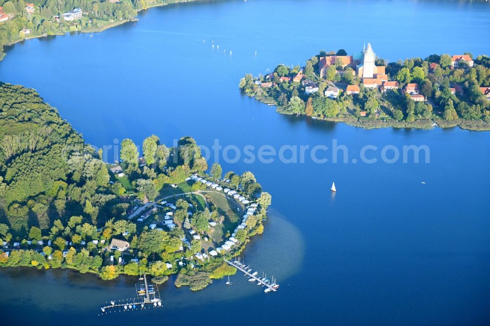 Ratzeburg from the bird's eye view: Riparian areas on the lake area of Ratzeburger See in Ratzeburg in the state Schleswig-Holstein, Germany