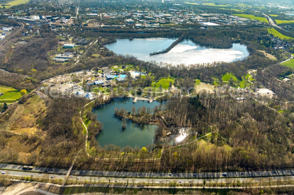 Dortmund from the bird's eye view: Riparian areas on the lake area of Revierparksee in the district Wischlingen in Dortmund at Ruhrgebiet in the state North Rhine-Westphalia, Germany