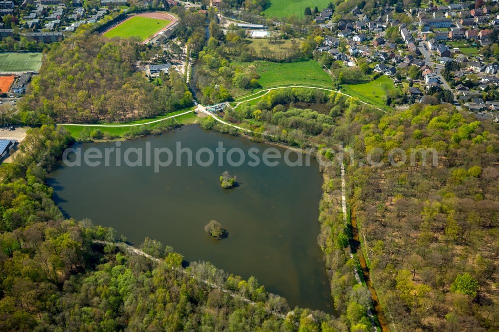 Dinslaken from above - Riparian areas on the lake area of Rotbachsee in Dinslaken in the state North Rhine-Westphalia