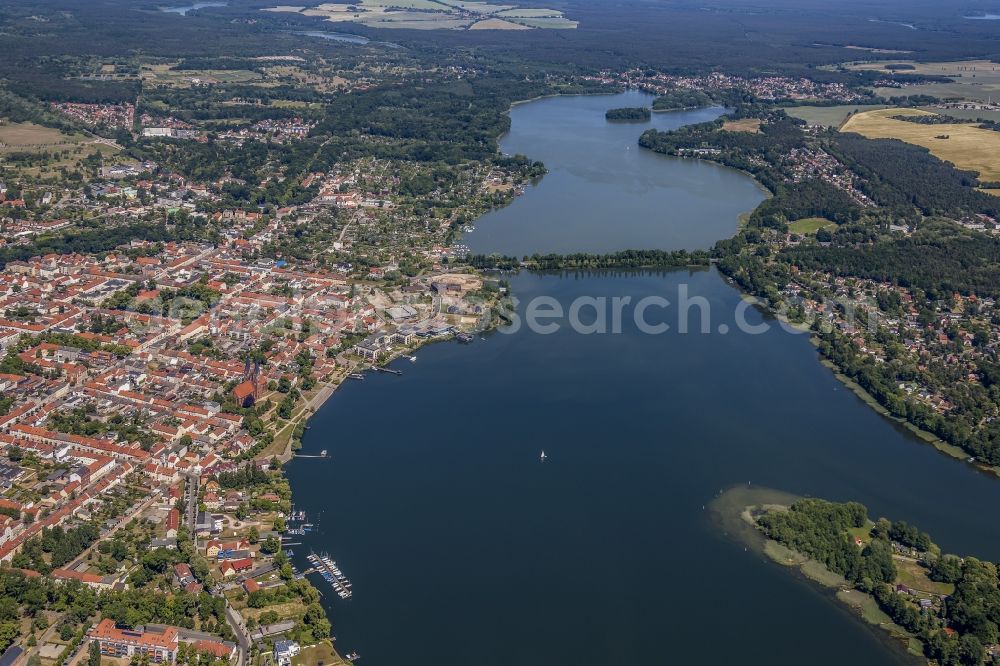 Aerial image Neuruppin - Bank area scenery in the area of the Ruppiner lake in the district of Wuthenow in Neuruppin in the federal state Brandenburg