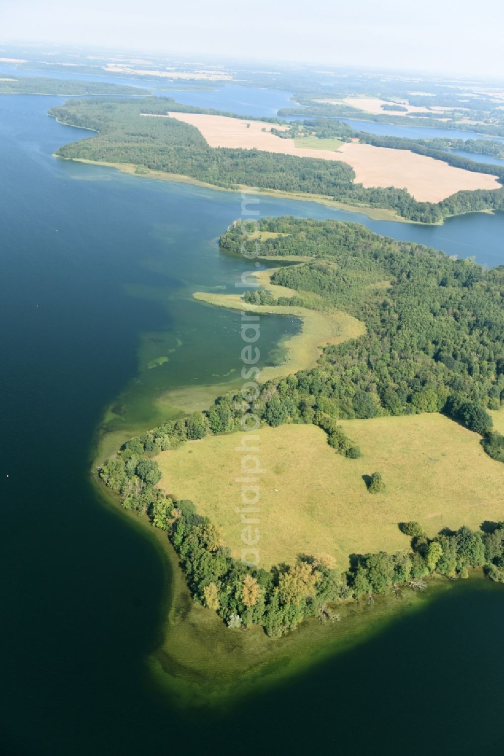 Aerial image Boissower - Riparian areas on the lake area of Schaalsee in Boissower in the state Mecklenburg - Western Pomerania