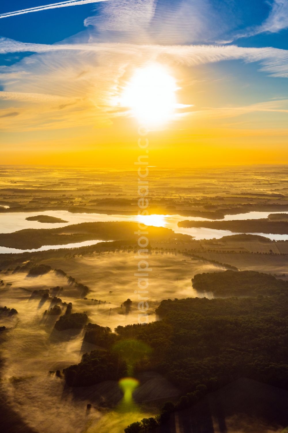 Aerial photograph Zarrentin am Schaalsee - Riparian areas on the lake area of Schaalsee in Zarrentin am Schaalsee in the state Mecklenburg - Western Pomerania