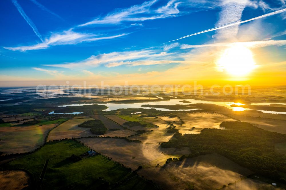 Aerial image Zarrentin am Schaalsee - Riparian areas on the lake area of Schaalsee in Zarrentin am Schaalsee in the state Mecklenburg - Western Pomerania, Germany