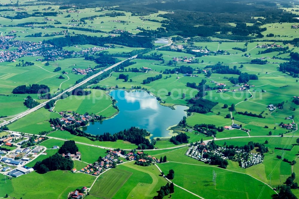 Aerial photograph Sulzberg - Riparian areas on the lake area of Oeschle- See in Sulzberg in the state Bavaria