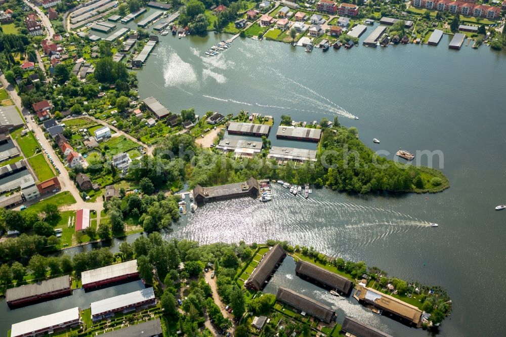 Aerial image Schwerin - Riparian areas on the lake area of Schweriner Innensee - Ziegelsee in Schwerin in the state Mecklenburg - Western Pomerania