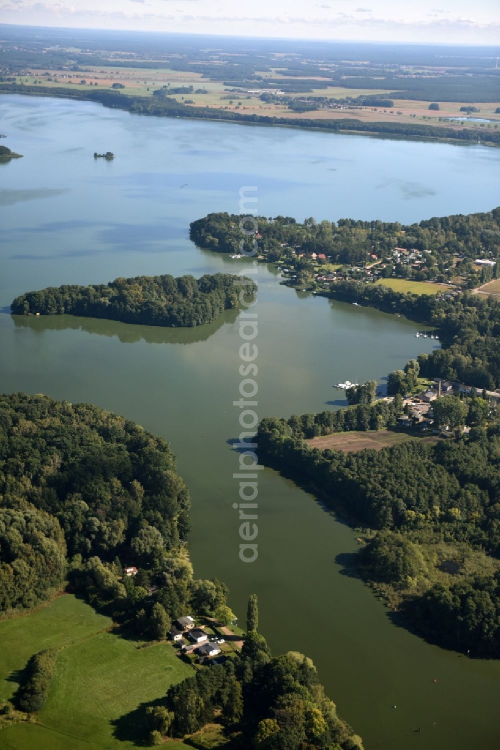 Schwielochsee from the bird's eye view: Riparian areas on the lake area of Schwielochsee in Schwielochsee in the state Brandenburg