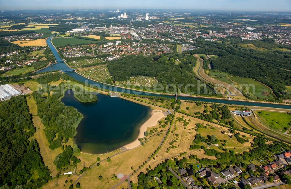 Lünen from above - Riparian areas on the lake area of Seepark in Luenen in the state North Rhine-Westphalia