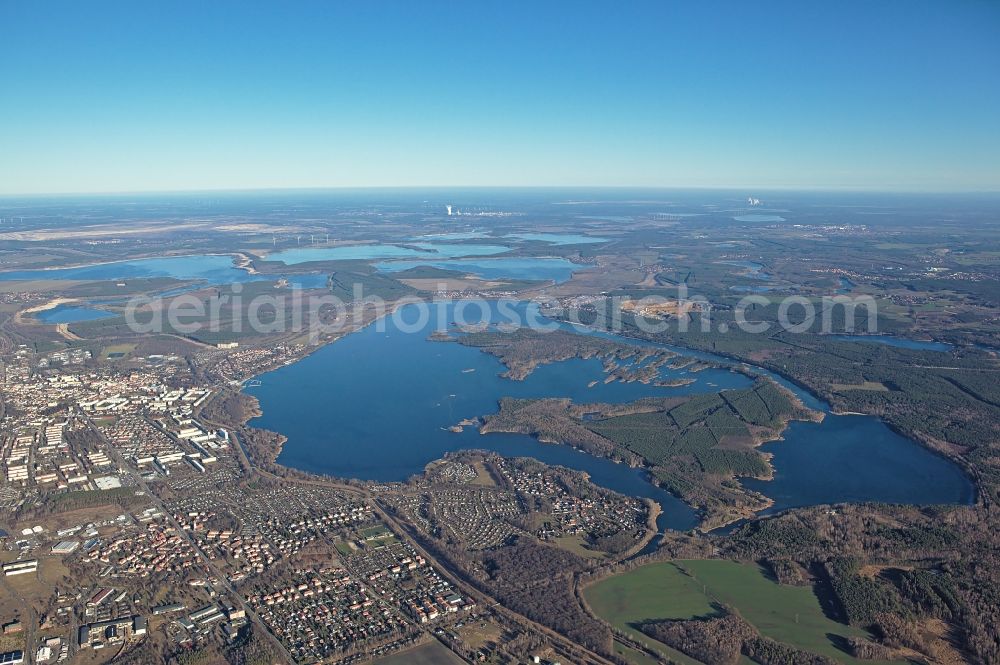 Senftenberg from the bird's eye view: Riparian areas on the lake area of Senftenberger See in Senftenberg in the state Brandenburg, Germany