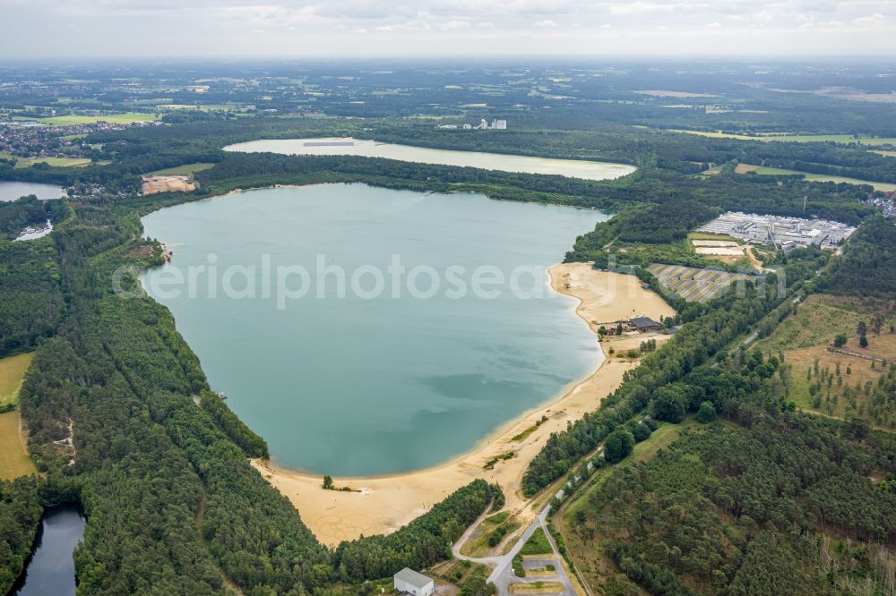 Lehmbraken from the bird's eye view: Riparian areas on the lake area of Silbersee II in Lehmbraken at Ruhrgebiet in the state North Rhine-Westphalia, Germany