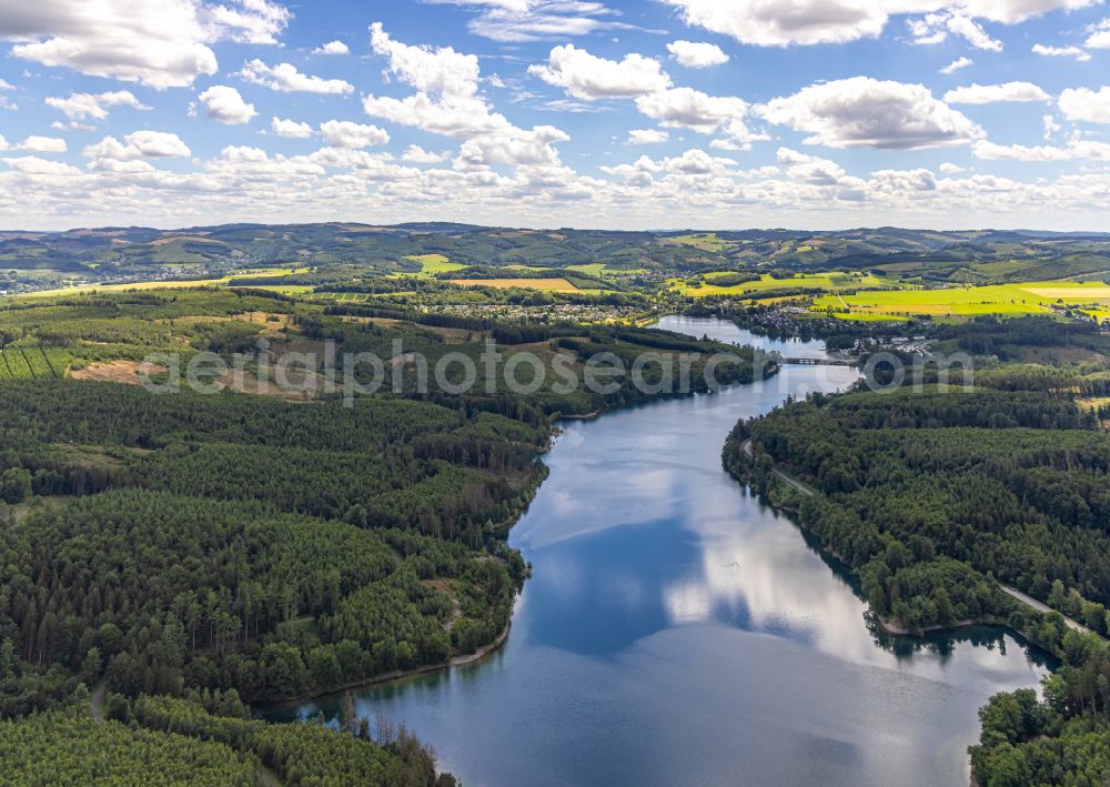 Sundern (Sauerland) from the bird's eye view: riparian areas on the lake area of Sorpesee in a forest area in Sundern (Sauerland) at Sauerland in the state North Rhine-Westphalia, Germany