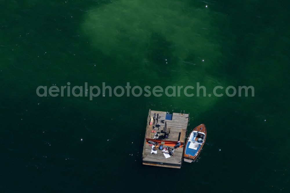 Aerial photograph Feldafing - Riparian areas on the lake area of Starnberger See with a small island in Feldafing at Bodensee in the state Bavaria, Germany