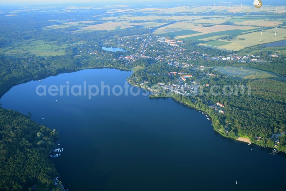 Aerial image Hennickendorf - Riparian areas on the lake area of Stienitzsee in Hennickendorf in the state Brandenburg, Germany