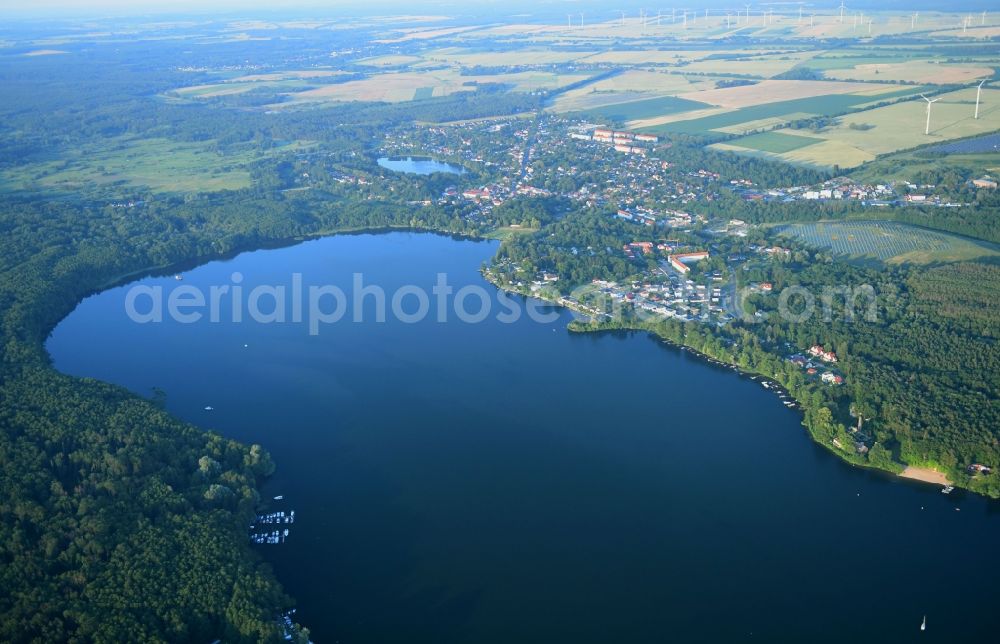 Aerial photograph Hennickendorf - Riparian areas on the lake area of Stienitzsee in Hennickendorf in the state Brandenburg, Germany