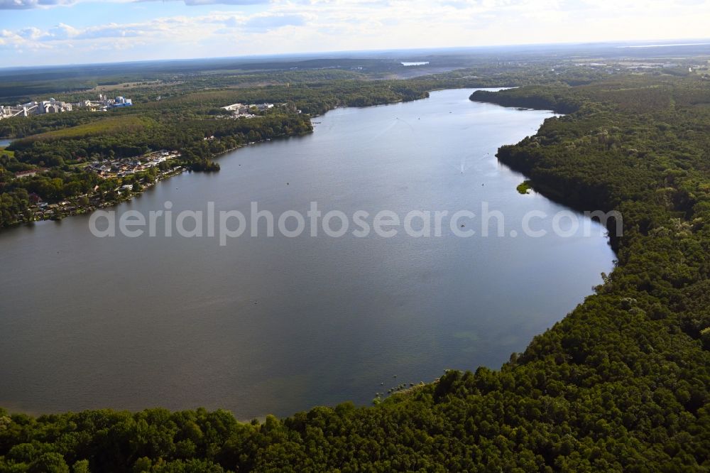 Aerial photograph Hennickendorf - Riparian areas on the lake area of Stienitzsee in Hennickendorf in the state Brandenburg, Germany